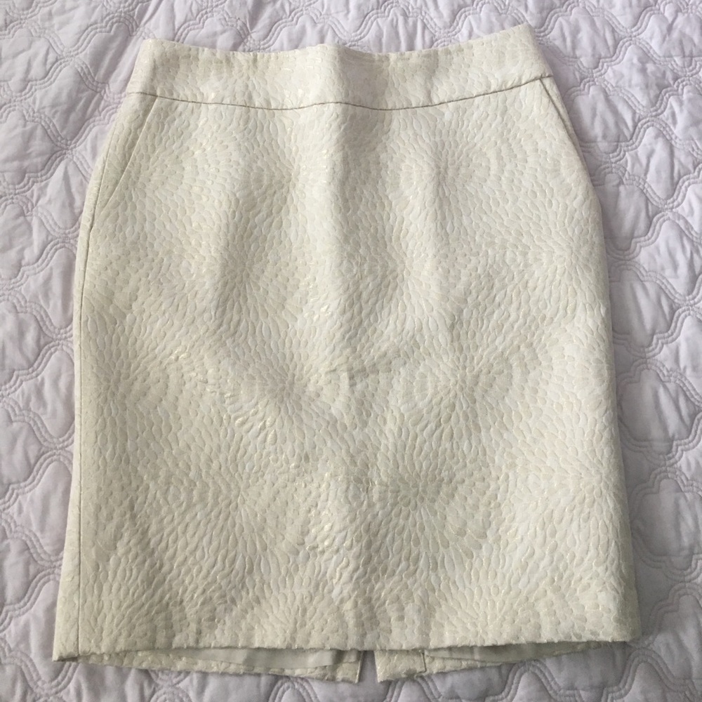 Ivory pencil skirt with light gold details